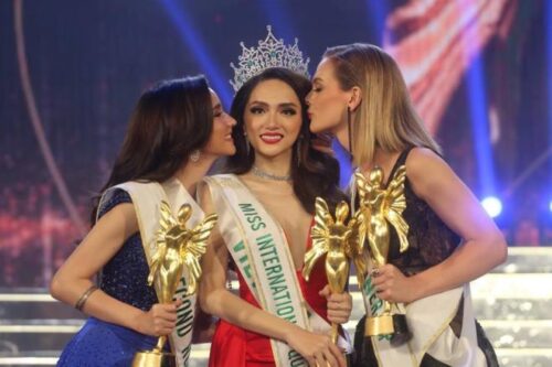 Người đẹp xuất sắc đăng quang tại cuộc thi Người đẹp xuất sắc đăng quang tại cuộc thi