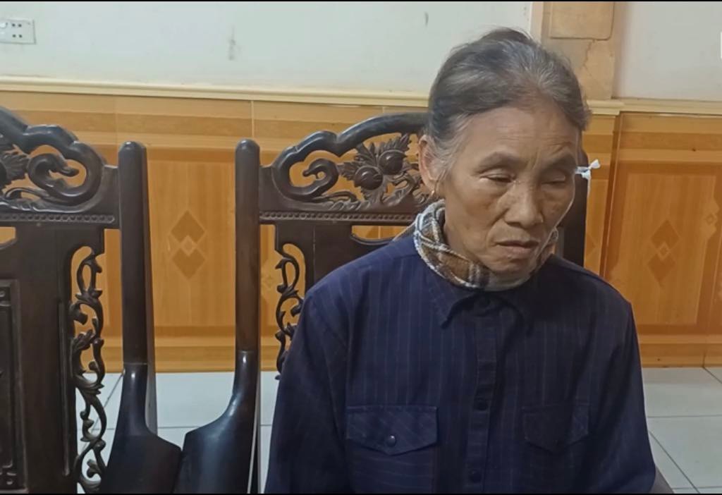 Bà Lăng buồn bã chia sẻ về câu chuyện của mình và cô đồng Trương Hương