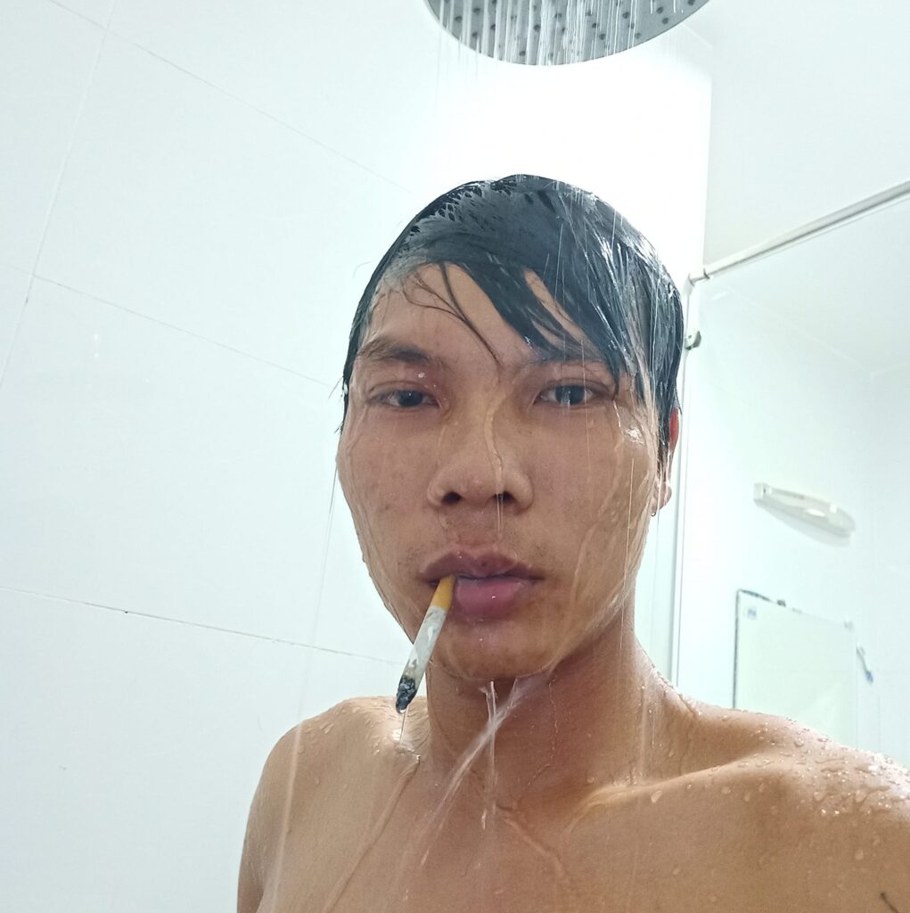 Lộc Fuho cũng nổi tiếng nhờ ngoại hình và phong cách ''độc lạ''