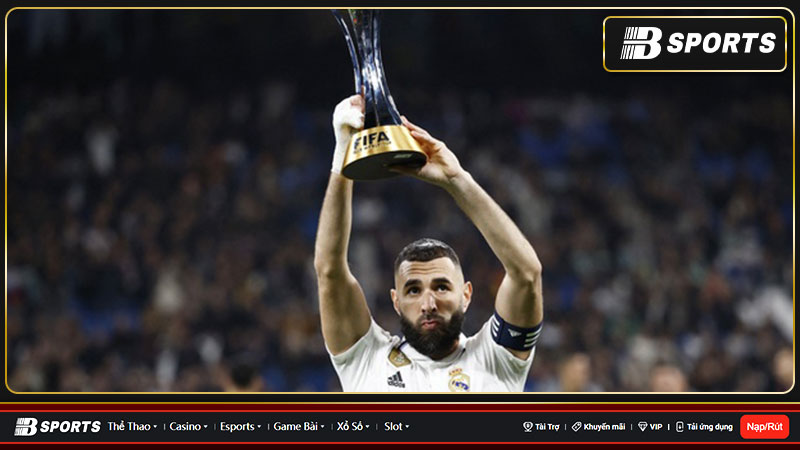 Benzema đi vào lịch sử với nhiều danh hiệu Benzema đi vào lịch sử với nhiều danh hiệu