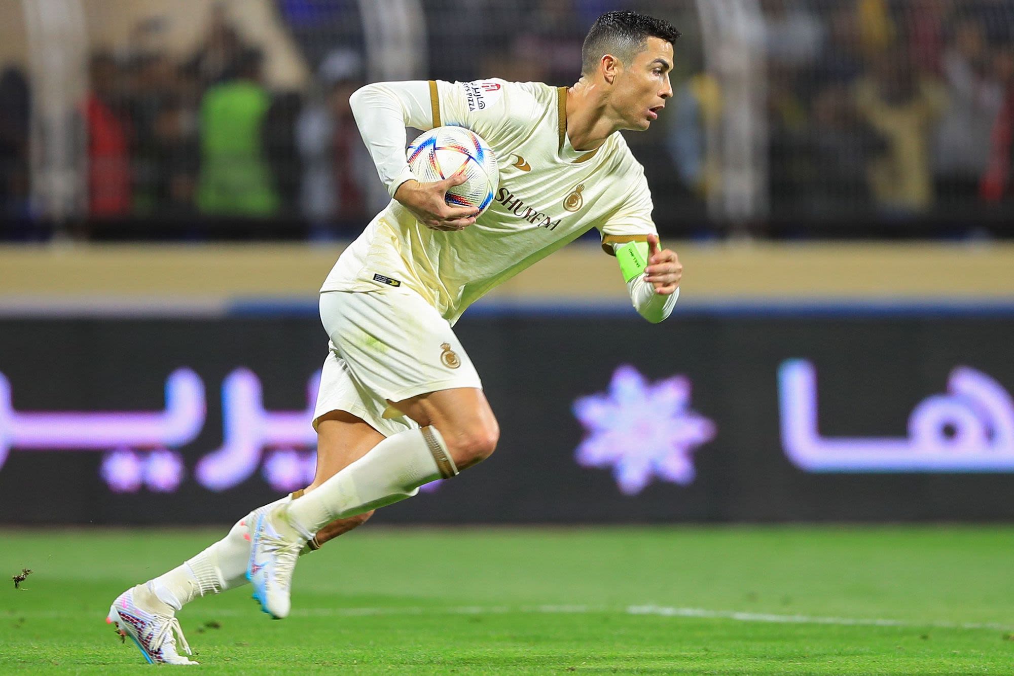 Thật tiếc cho Cristiano Ronaldo khi chơi ở một CLB Châu Á Thật tiếc cho Cristiano Ronaldo khi chơi ở một CLB Châu Á