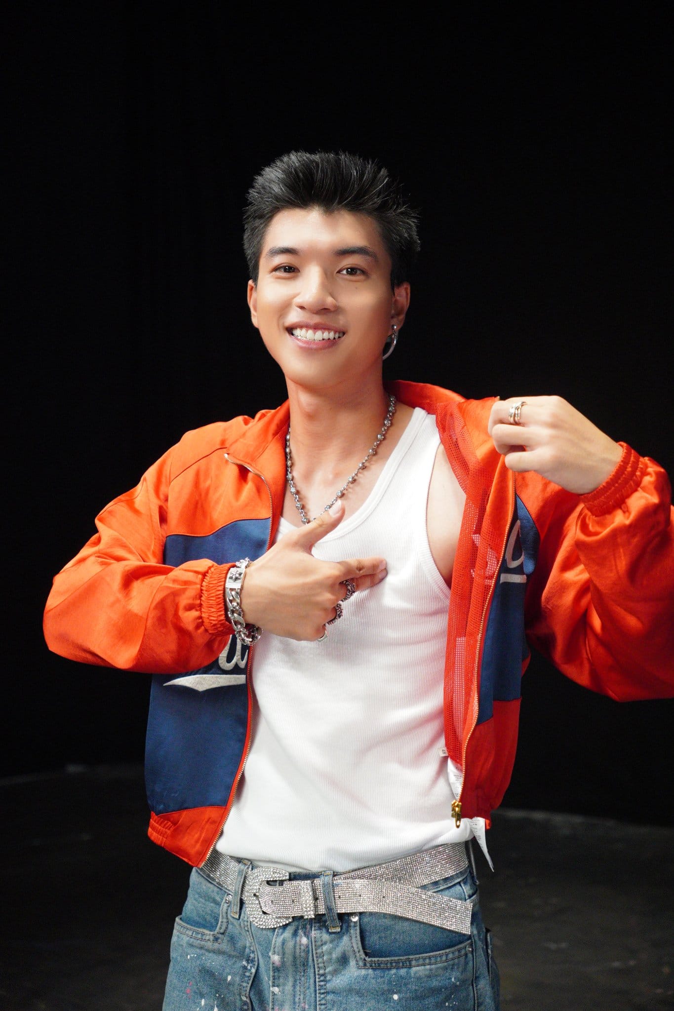 Chân dung nam rapper HIEUTHUHAI Chân dung nam rapper HIEUTHUHAI