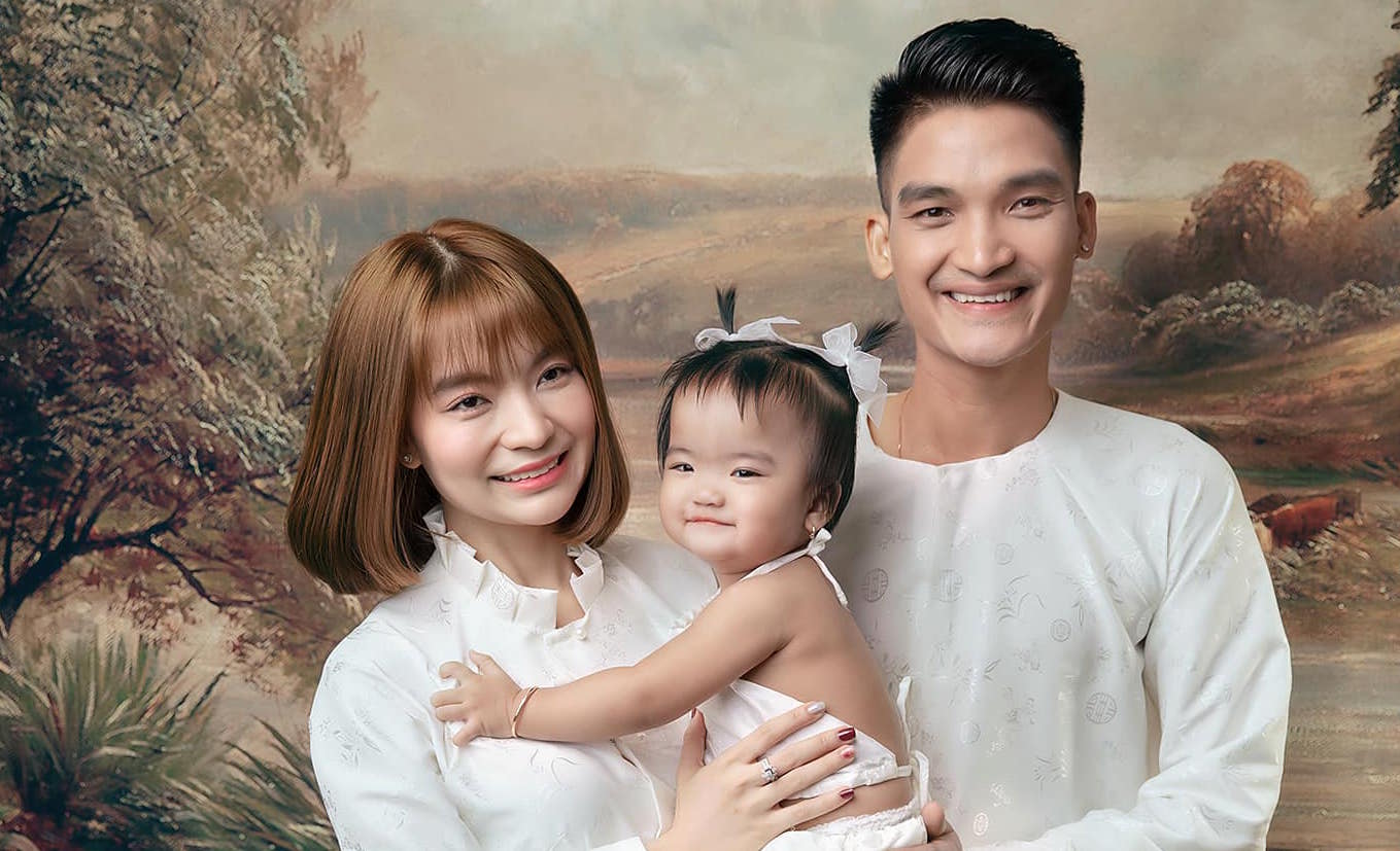 Nam diễn viên hài hạnh phúc bên vợ Thảo Vy và cô con gái đáng yêu Nam diễn viên hài hạnh phúc bên vợ Thảo Vy và cô con gái đáng yêu