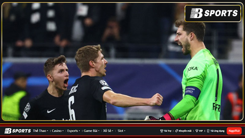 Tuy được thi đấu trên sân nhà nhưng Frankfurt đã không thể chơi áp đảo Tuy được thi đấu trên sân nhà nhưng Frankfurt đã không thể chơi áp đảo