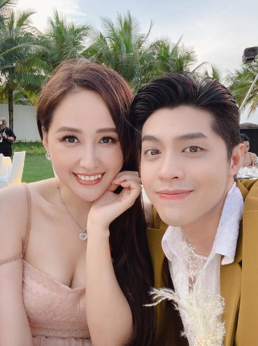 Noo Phước Thịnh đăng ảnh tình cảm bên nàng hậu và kèm theo dòng chữ ''It’s Wedding Time'' Noo Phước Thịnh đăng ảnh tình cảm bên nàng hậu và kèm theo dòng chữ ''It’s Wedding Time''