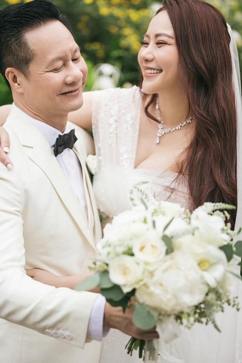 Đám cưới của cựu người mẫu cùng người chồng cao tuổi giàu sang Đám cưới của cựu người mẫu cùng người chồng cao tuổi giàu sang