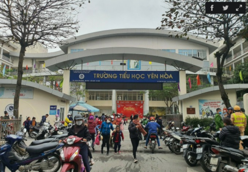 Phụ huy đến đón con mình Phụ huy đến đón con mình