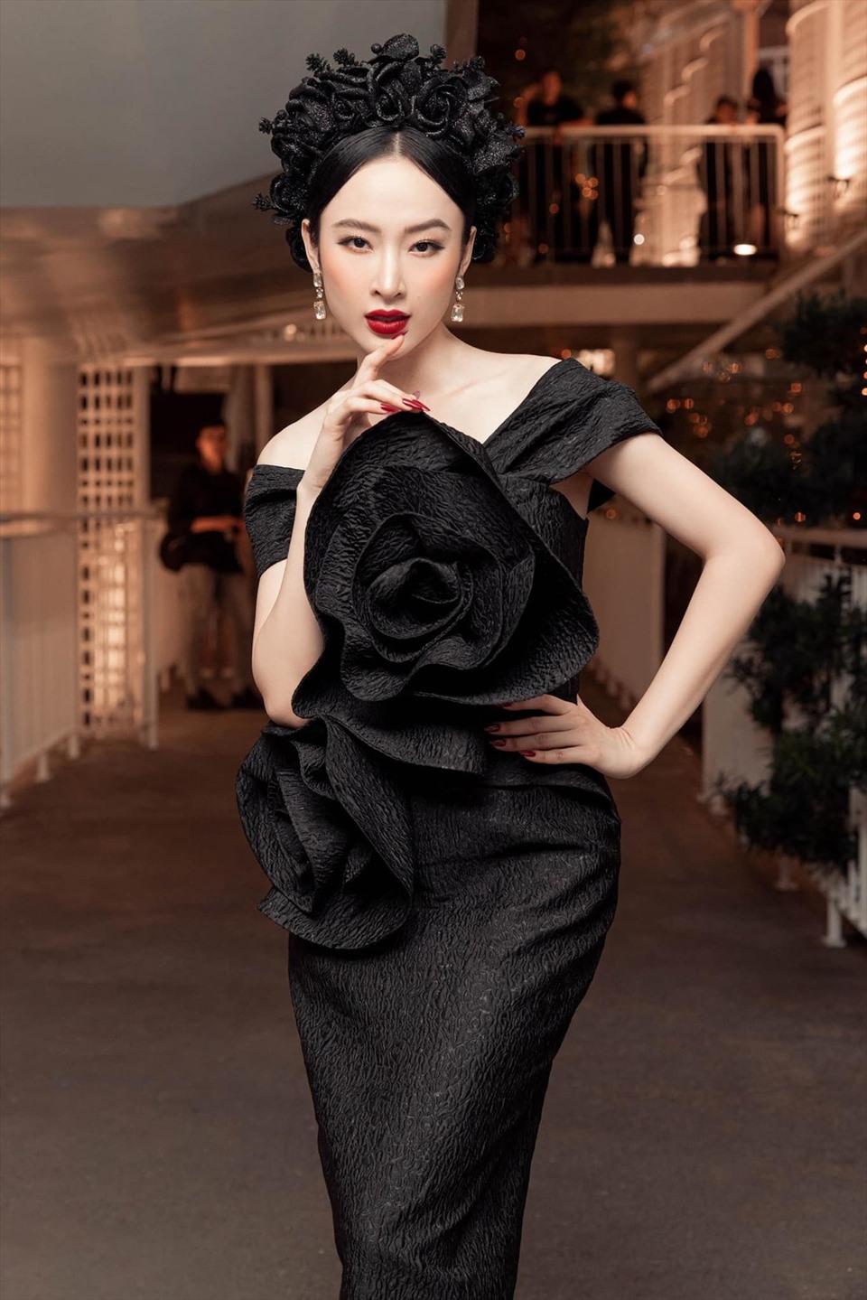 Nữ diễn viên kiêm ca sĩ hay thậm chí là một người mẫu Angela Phương Trinh Nữ diễn viên kiêm ca sĩ hay thậm chí là một người mẫu Angela Phương Trinh