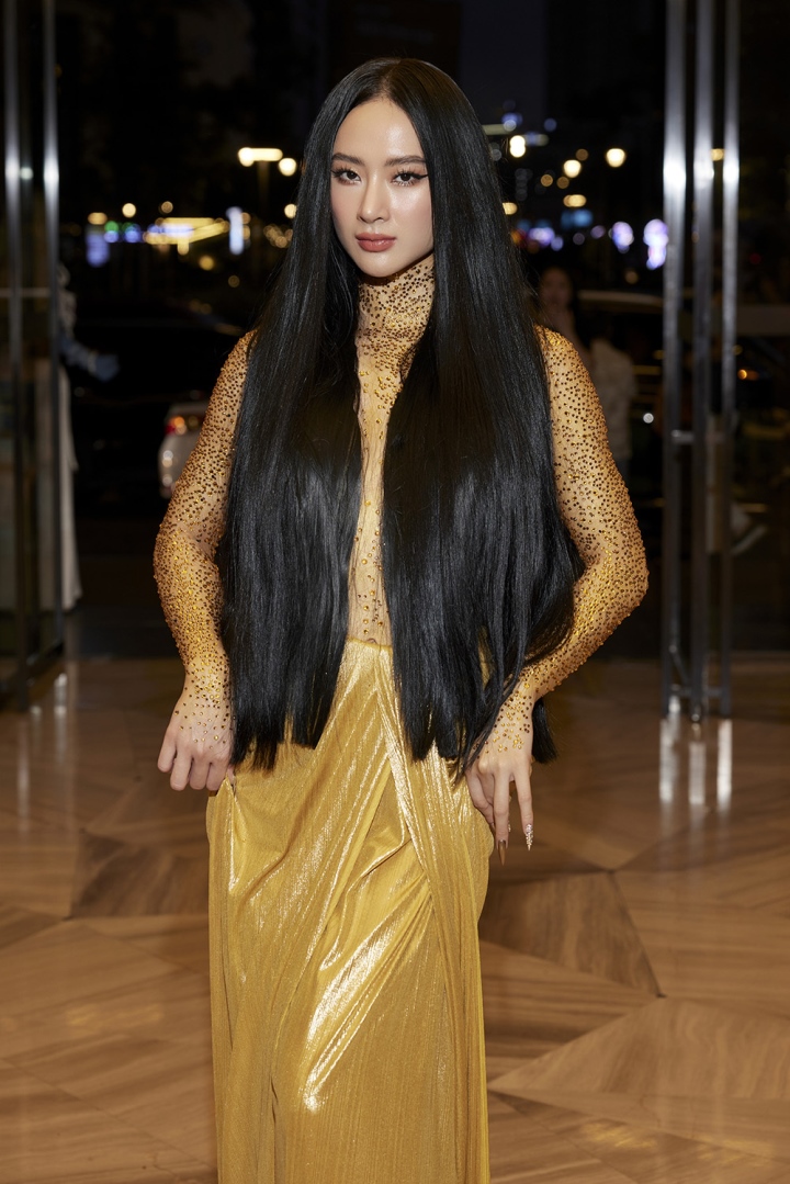 Outfit cùng thần thái cực gắt của cô nàng Outfit cùng thần thái cực gắt của cô nàng