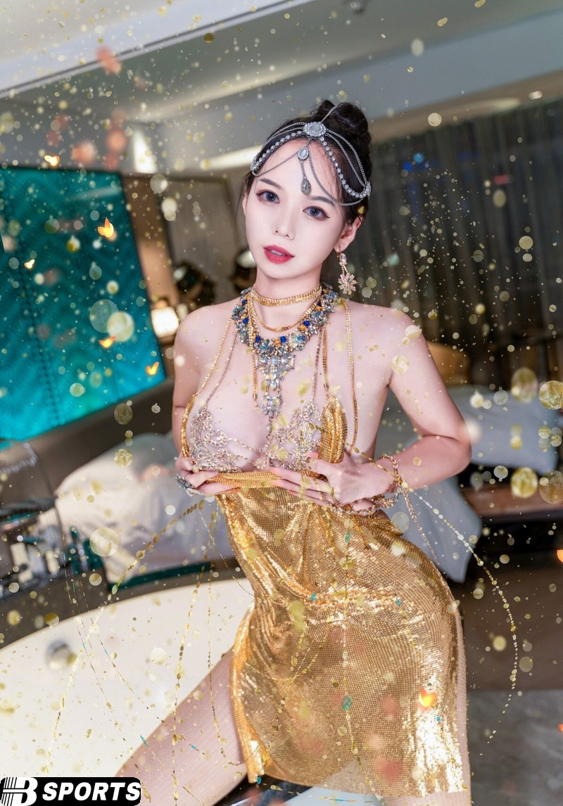 Gái đẹp khoe ngực