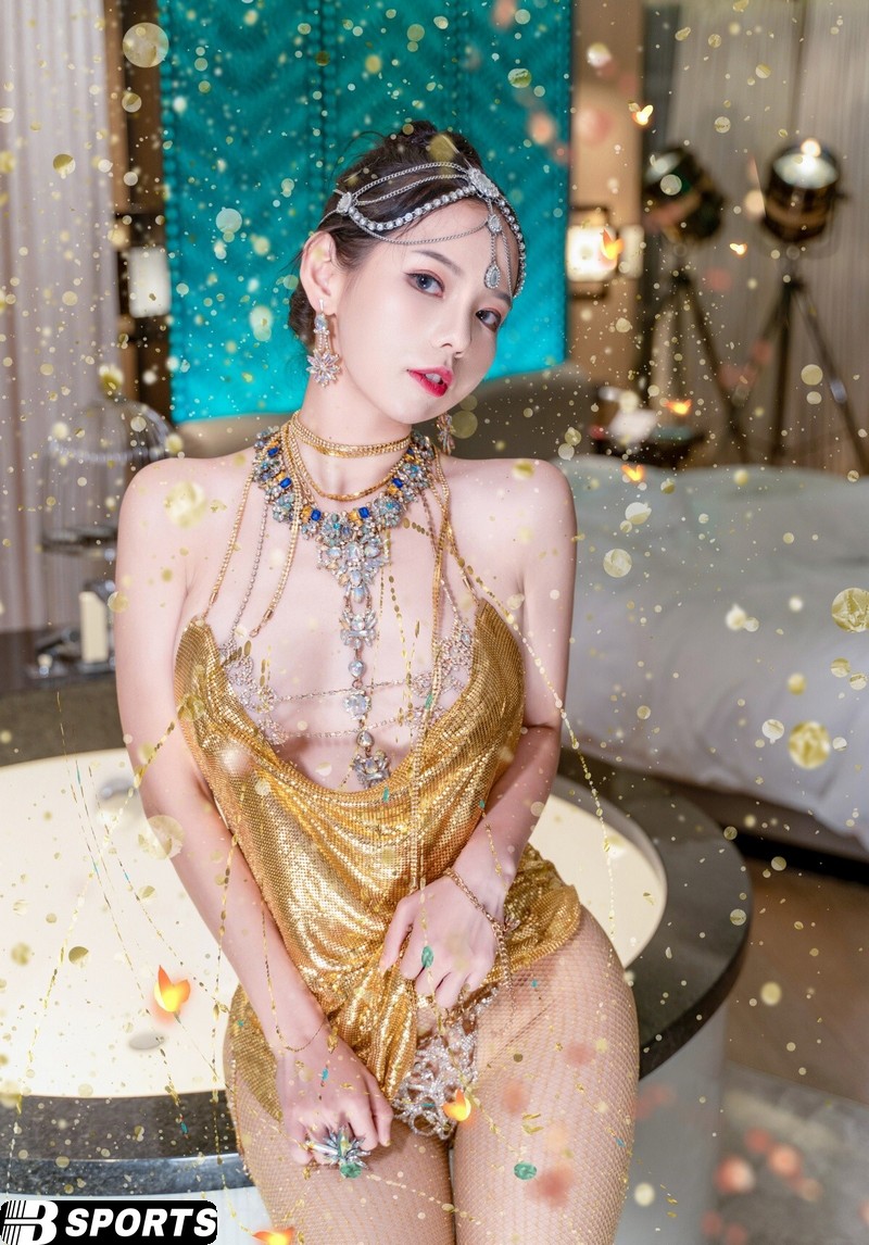 Gái múp lộng lẫy