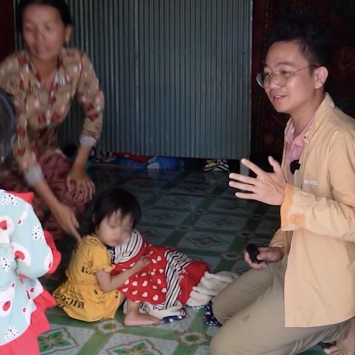 Cả gia đình ai nấy cũng ngỡ ngàng trước khả năng kì lạ của bé Cả gia đình ai nấy cũng ngỡ ngàng trước khả năng kì lạ của bé