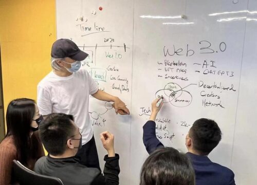 "Vua Hài" cùng một vài đạo diễn khác họp về dự án mới "Vua Hài" cùng một vài đạo diễn khác họp về dự án mới