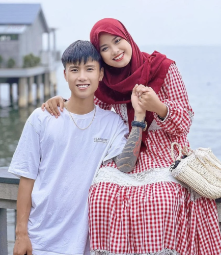 Nam Tiktoker và bạn gái người Indonesia Nam Tiktoker và bạn gái người Indonesia