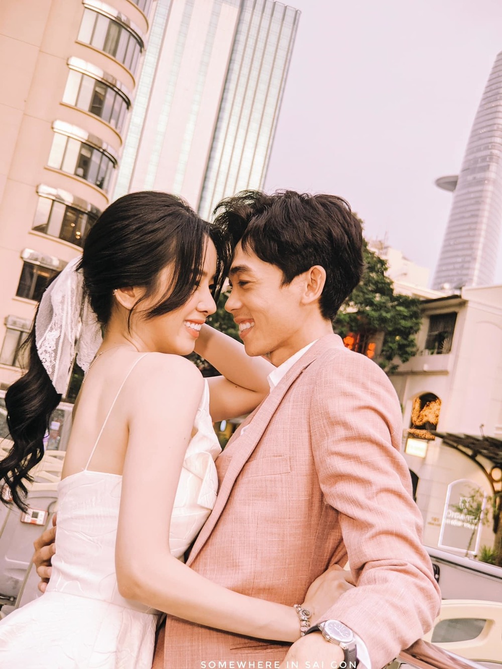 Tình bể bình của cặp đôi kẹo ngọt Tình bể bình của cặp đôi kẹo ngọt