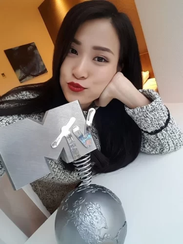 Nữ ca sĩ bị đồn là "chơi ngải" đồng nghiệp Nữ ca sĩ bị đồn là "chơi ngải" đồng nghiệp