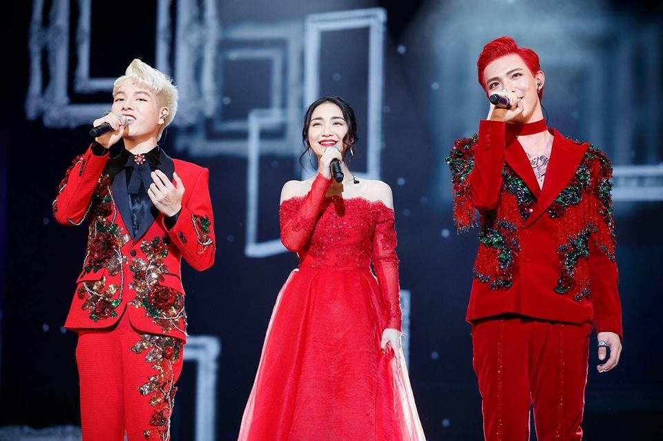 Đức Phúc cùng Hòa Minzy, Erik biểu diễn tại lễ trao giải lớn nhất Châu Á - MAMA Đức Phúc cùng Hòa Minzy, Erik biểu diễn tại lễ trao giải lớn nhất Châu Á - MAMA