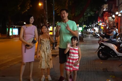 Duy Nến xuống phố cùng vợ con của mình Duy Nến xuống phố cùng vợ con của mình