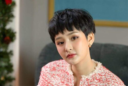 Cô nàng có 1 giọng hát rất đặc biệt Cô nàng có 1 giọng hát rất đặc biệt