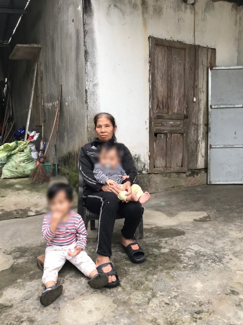 Bà Tứ chia sẻ về câu chuyện gia đình 5 người của mình Bà Tứ chia sẻ về câu chuyện gia đình 5 người của mình