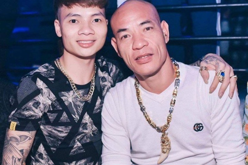 Dũng Trọc gọi Khá Bảnh là ''con nuôi''