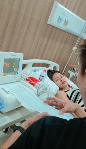 Nàng hậu đi hạ sinh con trai Nàng hậu đi hạ sinh con trai