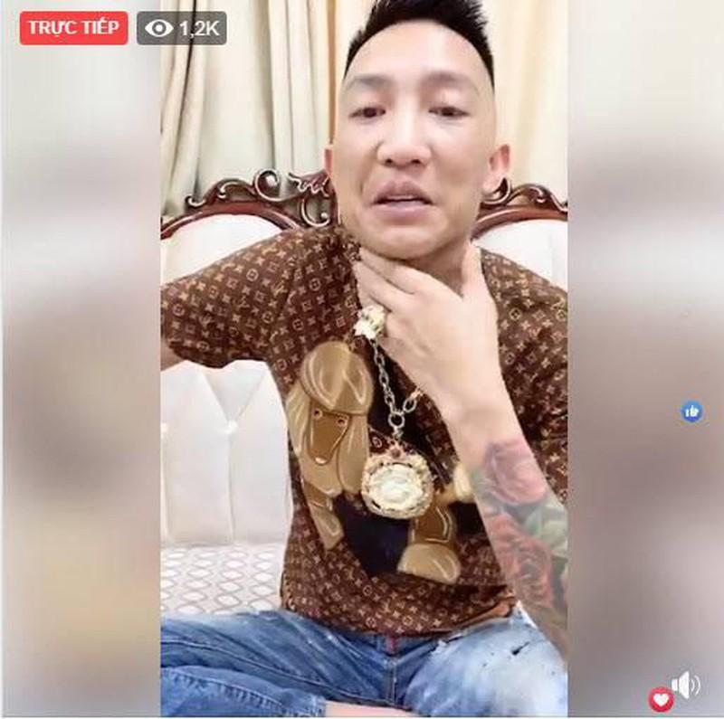 Huấn Hoa Hồng nổi lên với những livestream trên MXH Huấn Hoa Hồng nổi lên với những livestream trên MXH