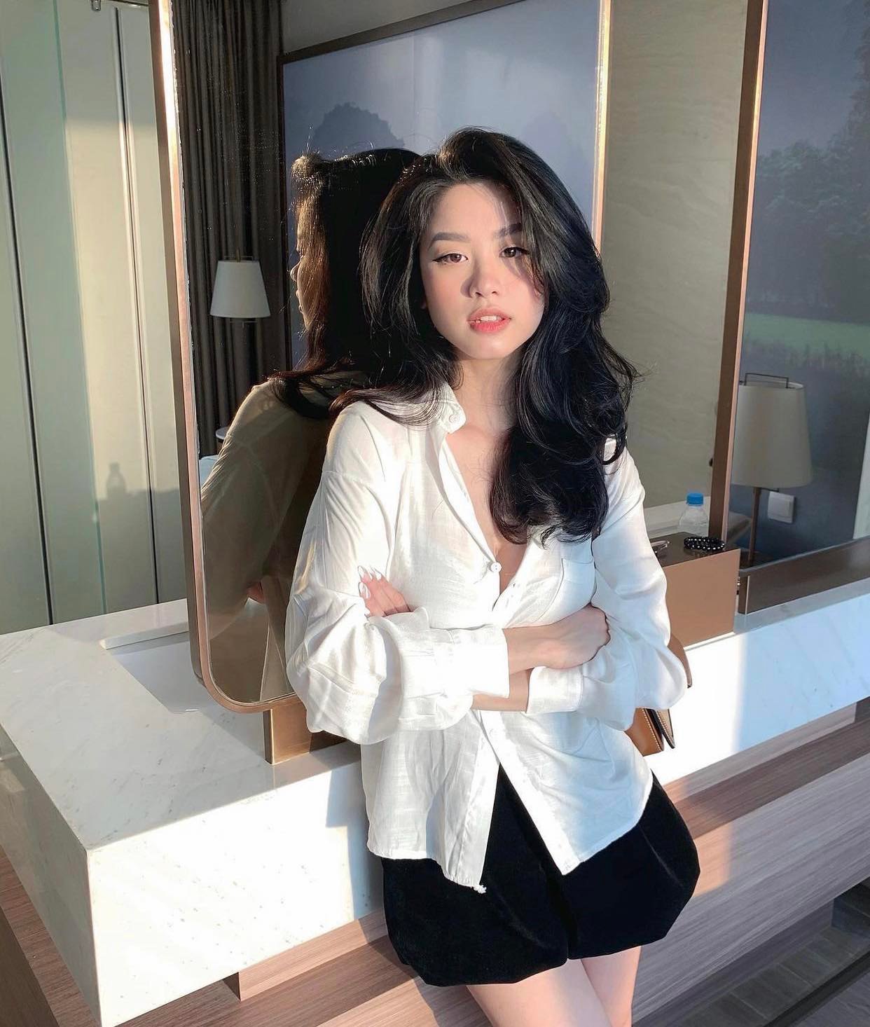 Sức đẹp, sức khỏe, sự khéo léo chính là những yếu tối giúp cho cô nằng mãi mận Sức đẹp, sức khỏe, sự khéo léo chính là những yếu tối giúp cho cô nằng mãi mận
