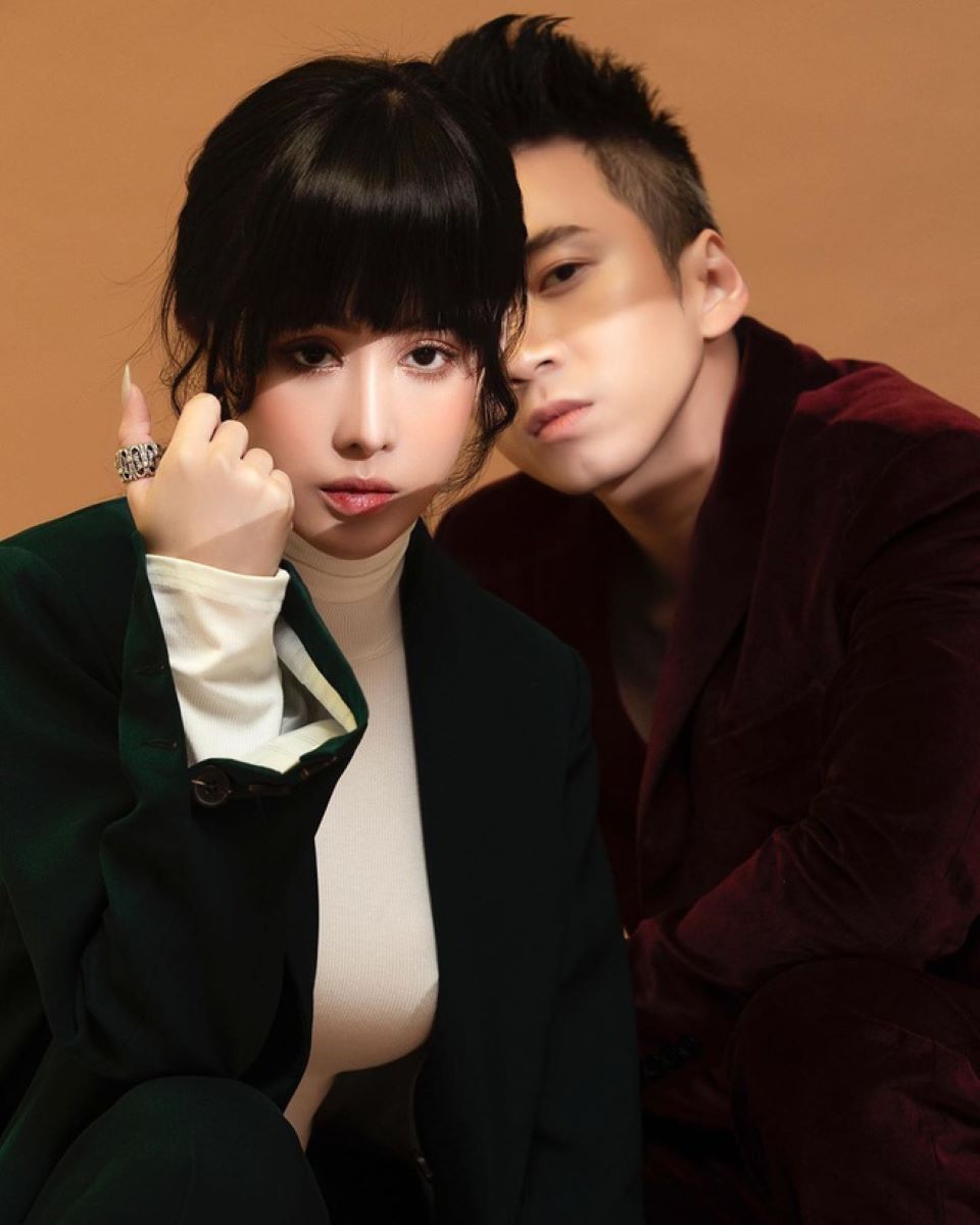 Tình bể bình của nam ca sĩ Tình bể bình của nam ca sĩ