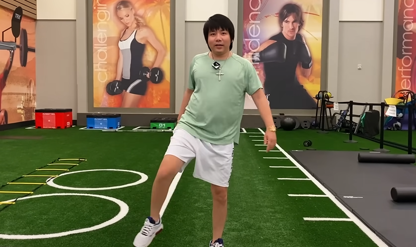 Khoa Pug chia sẻ về quá trình tập luyện với đôi chân Khoa Pug chia sẻ về quá trình tập luyện với đôi chân