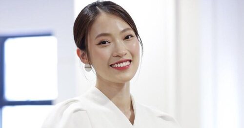 Khánh Vy rạng rỡ cười tươi