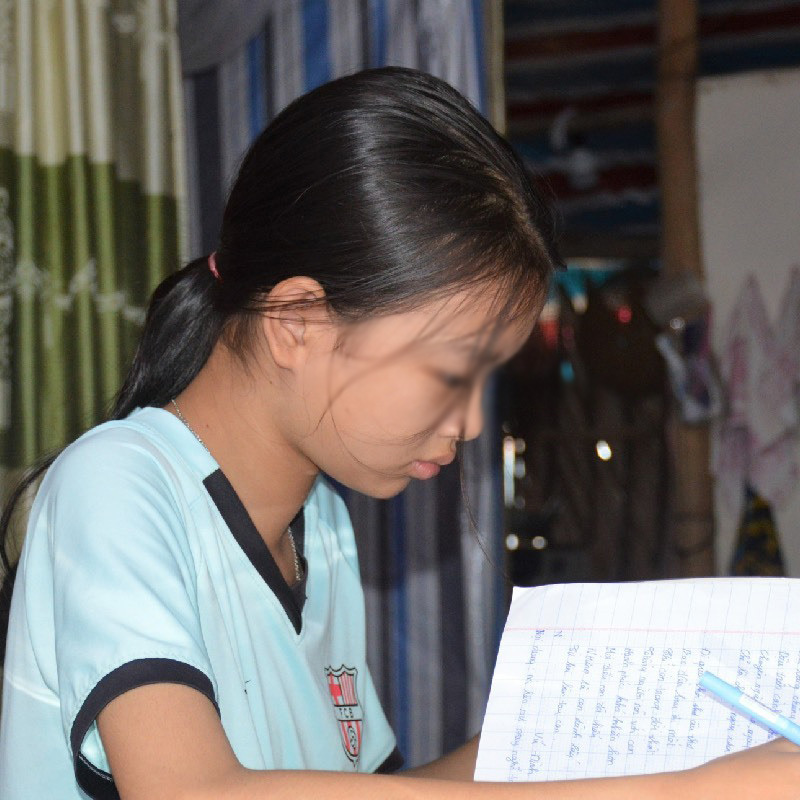 em bé Nhớ bên sách vở em bé Nhớ bên sách vở