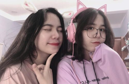Mèo Simmy và Sammy Đào là cặp chị em song sinh nổi tiếng trong giới streamer Việt Nam hiện nay
