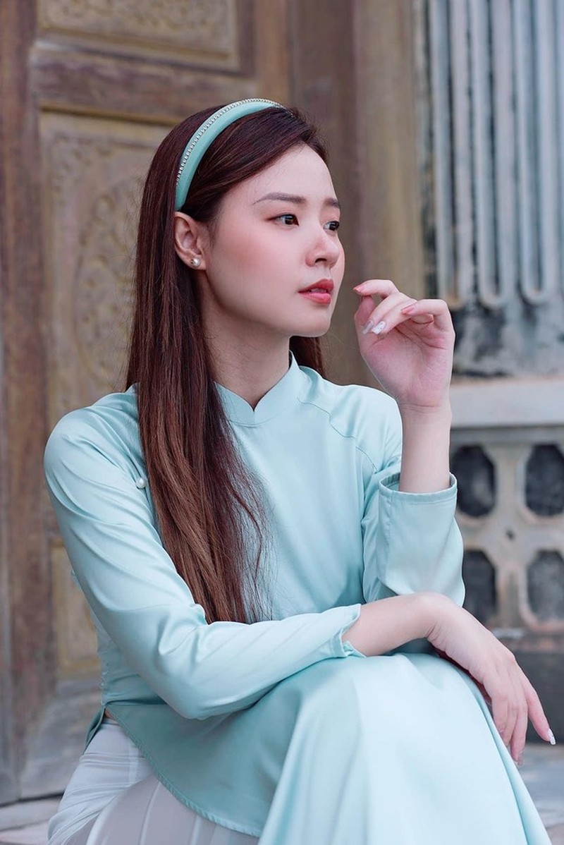 Sự dịu dàng đằm thắm khi cô nàng mặc tà áo dài Sự dịu dàng đằm thắm khi cô nàng mặc tà áo dài