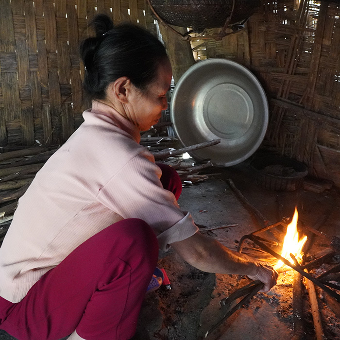 Người mẹ già ngày đêm vẫn nhớ thương về người con trai mà mình mang nặng đẻ đau Người mẹ già ngày đêm vẫn nhớ thương về người con trai mà mình mang nặng đẻ đau