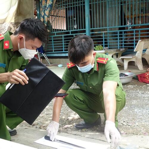 Công an chức năng đã nhanh chóng đến hiện trường để thu thập chứng cứ, khám nghiêm hiện trường Công an chức năng đã nhanh chóng đến hiện trường để thu thập chứng cứ, khám nghiêm hiện trường