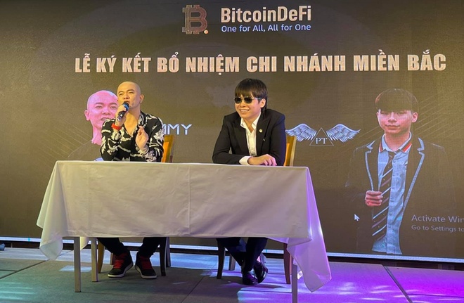 Phạm Tuấn trong lễ ký kết bổ nhiệm chi nhánh miền Bắc BitcoinDeFi Phạm Tuấn trong lễ ký kết bổ nhiệm chi nhánh miền Bắc BitcoinDeFi