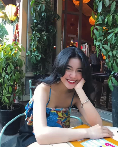 Quỳnh Thi đã có lượt người theo dõi nhất định trên Instagram bởi những video chia sẻ các mẹo chăm sóc da,... (Nguồn: Internet)
