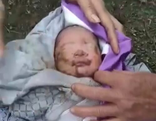 Hình ảnh cháu bé khi được tìm thấy Hình ảnh cháu bé khi được tìm thấy