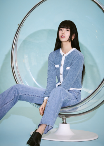 Bộ áo xanh cực tone da của nữ idol Bộ áo xanh cực tone da của nữ idol