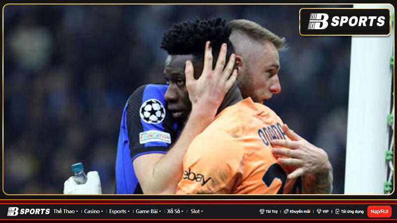 Thủ môn Andre Onana bảo Dzeko “Im mồm” Thủ môn Andre Onana bảo Dzeko “Im mồm”
