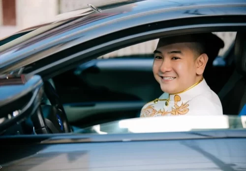 Xemesis có mối quan hệ rất tốt với nhiều Youtuber nổi tiếng khác, anh thường xuyên chia sẻ về cuộc sống cá nhân trên kênh Youtube của anh
