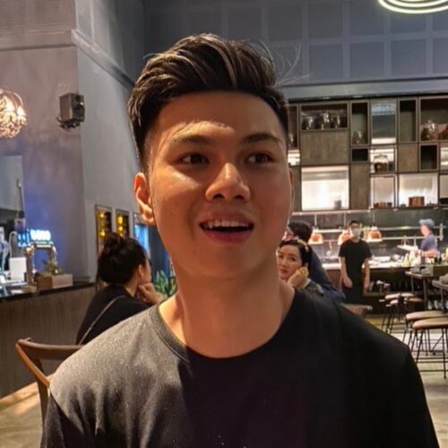 Nam Vlog nổi tiếng nhờ những video nấu ăn siêu đỉnh mà còn kèm theo cả ngoại hình như người mẫu và sự duyên dáng cực kỳ của mình