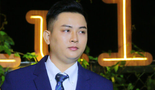 Thân hình phát tướng của nam ca sĩ
