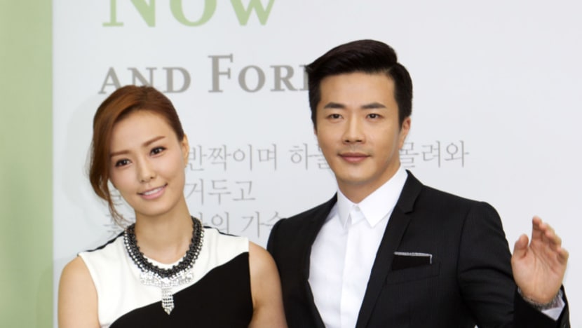 Nam tài tử cùng với cô vợ Á hậu Son Tae Young Nam tài tử cùng với cô vợ Á hậu Son Tae Young