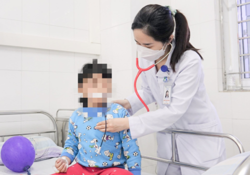 Bé gái 6 tuổi ăn phải bim bim tẩm thuốc chuột tại thành phố Hạ Long Bé gái 6 tuổi ăn phải bim bim tẩm thuốc chuột tại thành phố Hạ Long