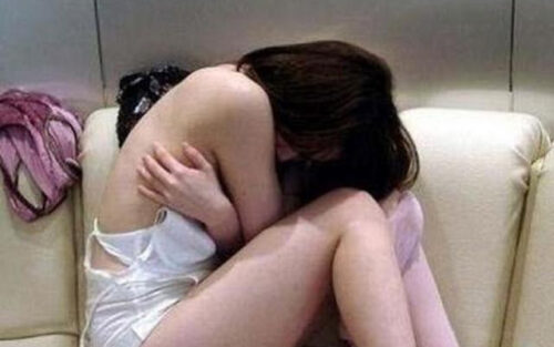 Bé gái 7 tuổi tố bị cha dượng thường xuyên hiếp dâm