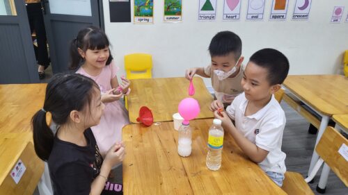31 em học sinh nhập viện sau khi nhận bóng bay