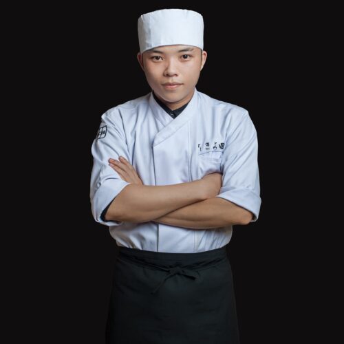 Dù tuổi đời còn rất trẻ nhưng Hoshi Phan đã sở hữu 1 profile cực khủng về thành tích nghề nghiệp và nhiều chức danh chức vị đang nắm giữ