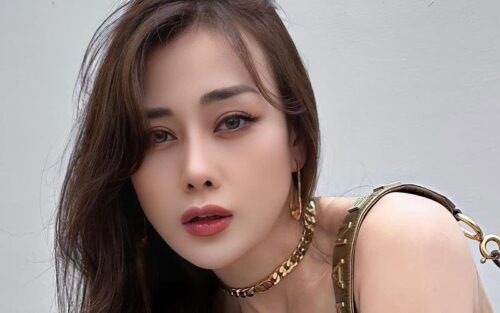 Phương Oanh nắm trong tay những gì?